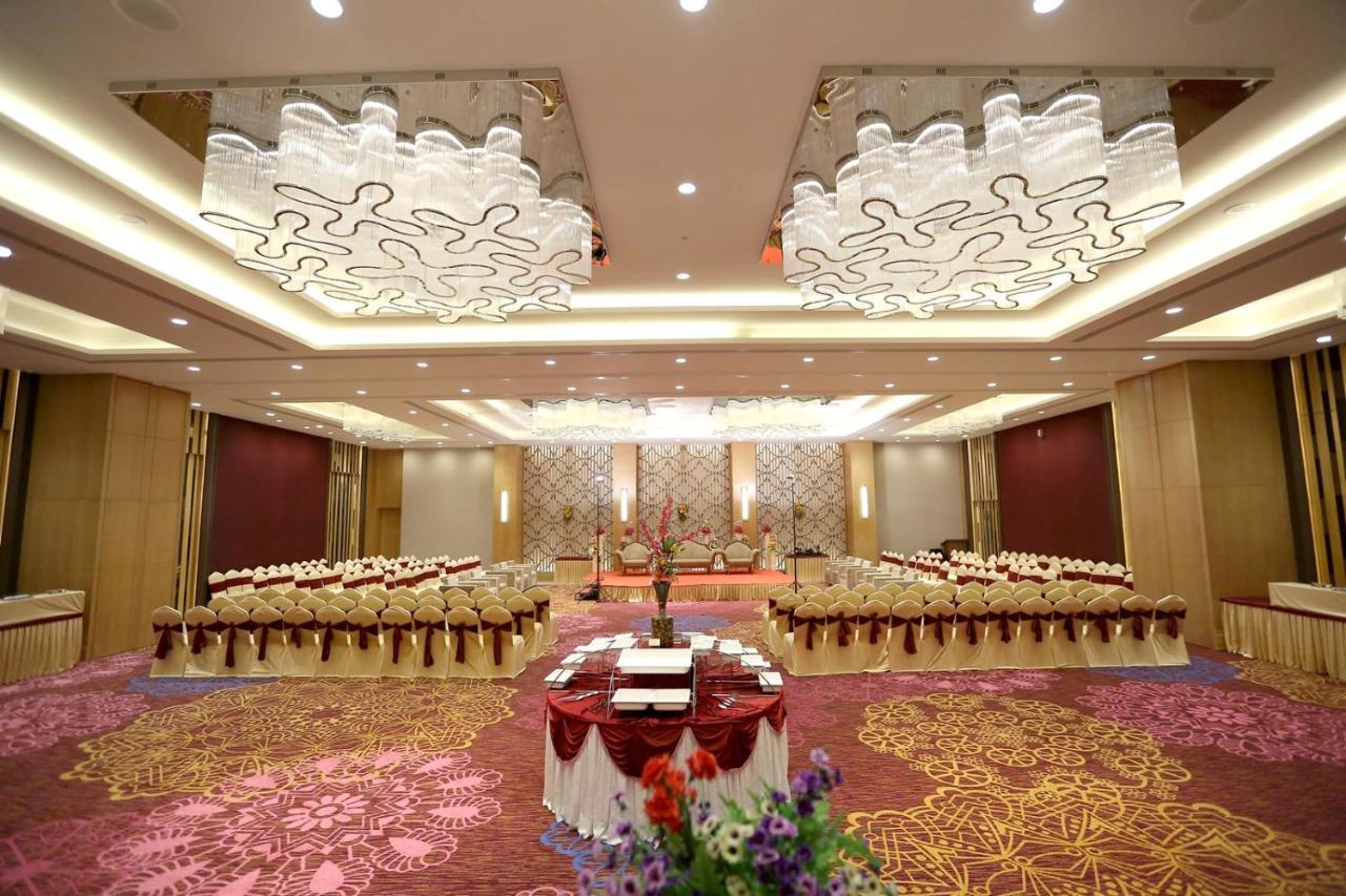 The Imperial Palace Rajkot Buitenkant foto